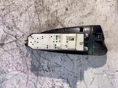 Maniglia Interna Completa Di Pulsante Alza Vetro Ant Sx (Toyota) 8481052030 Usato