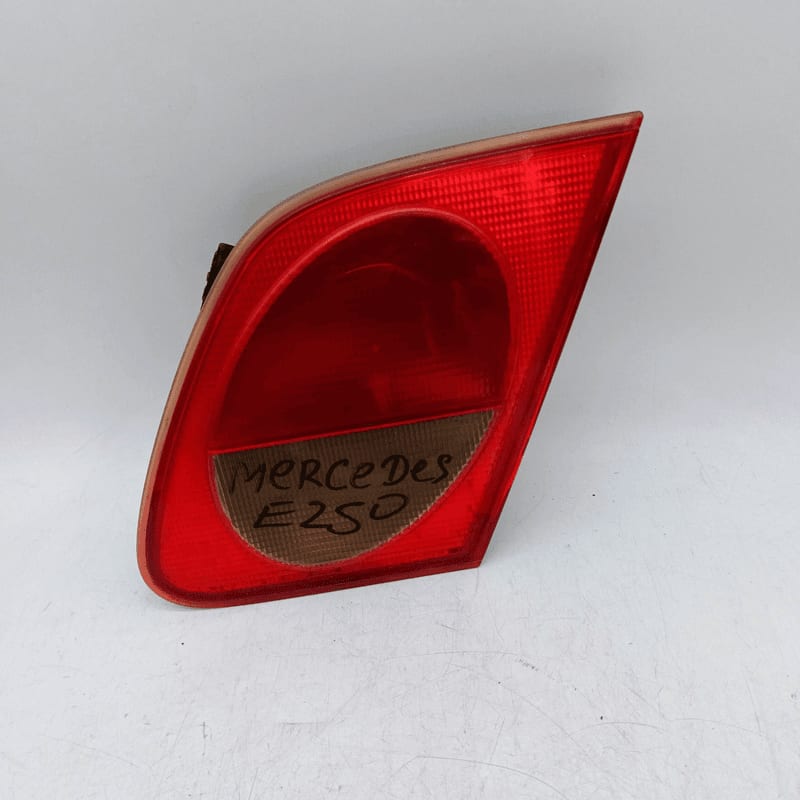 Fanale Post. Parte Int. Destro (Mercedes-benz) A2108201064 Usato