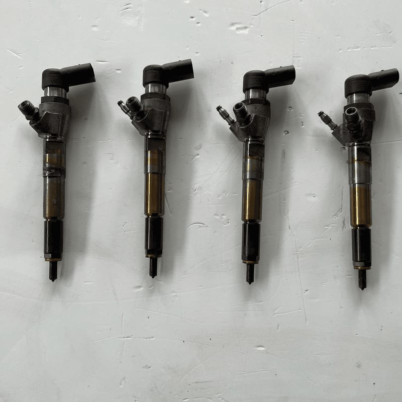 Iniettore Diesel H8201100113 166006212R Usato
