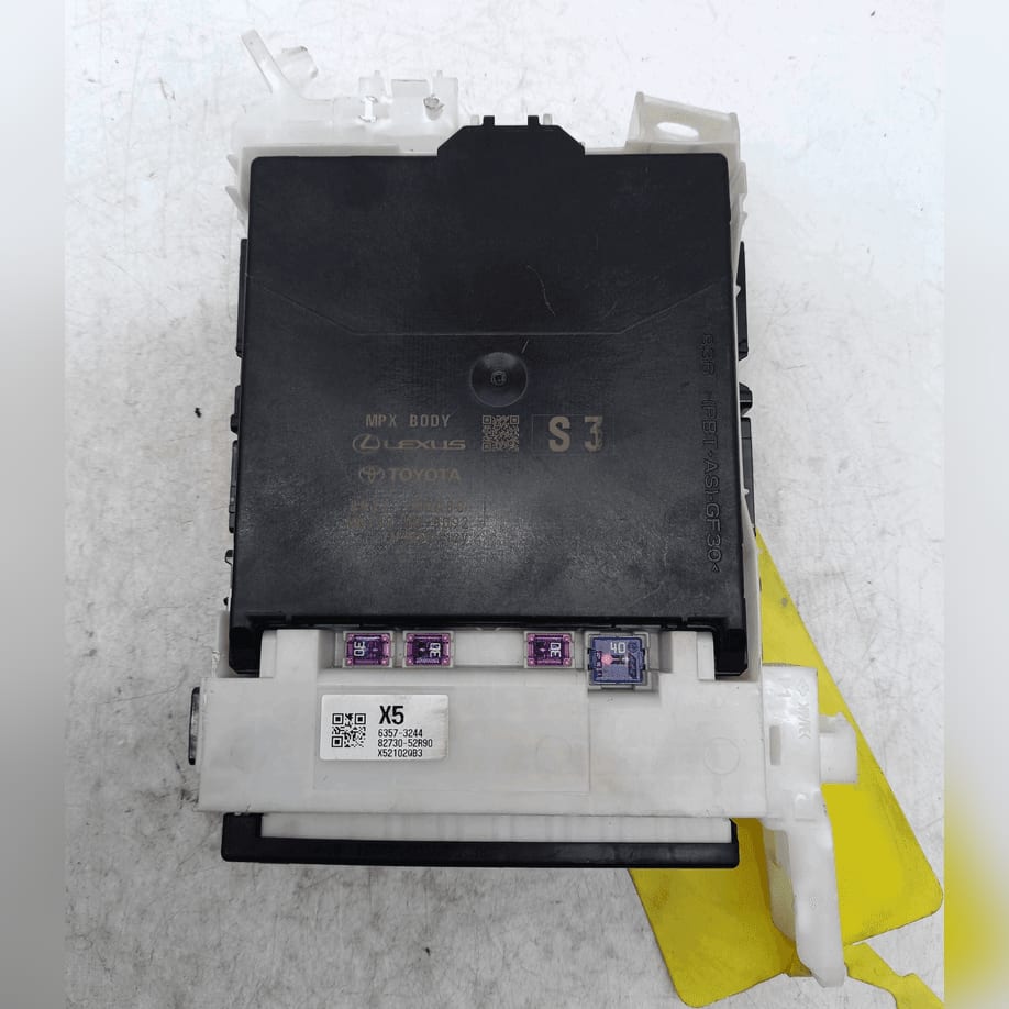 Coperchio Scatola Relè Int. Abitacolo 892210DA80 MB2381009092 Usato