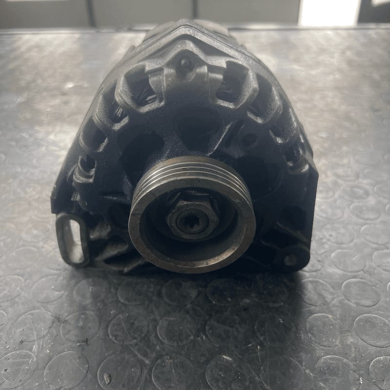 Alternatore (Valeo) 8200064344 Usato