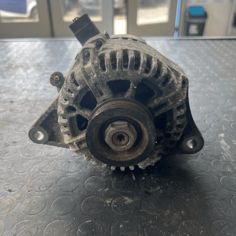 Alternatore (Valeo) 23100AX600 Usato