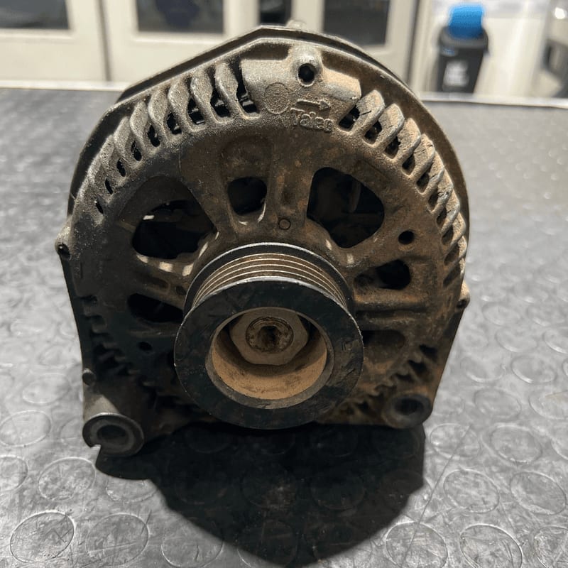 Alternatore (Valeo) 2247389 Usato