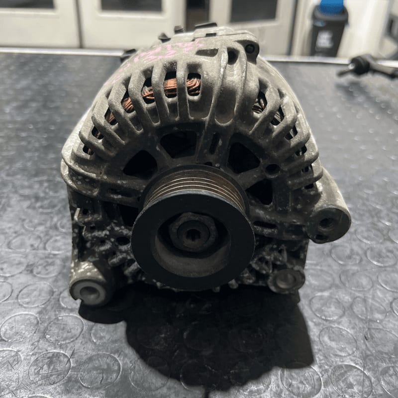 Alternatore (Valeo) 12318517262 Usato