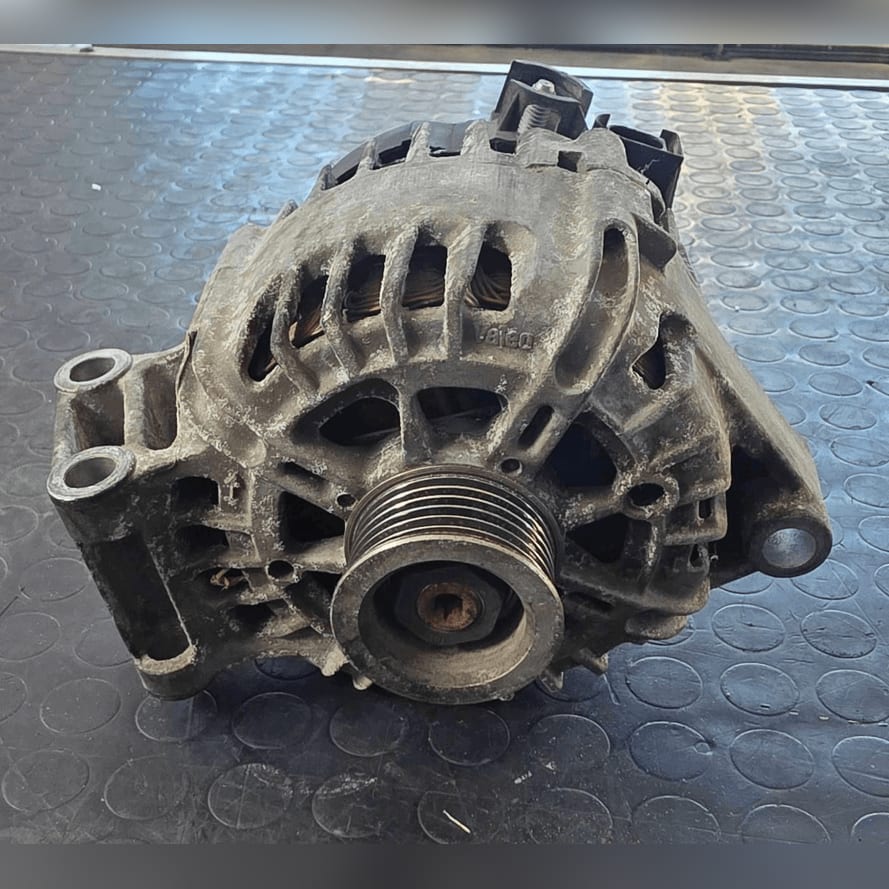 Alternatore (Valeo) TG12C037 Usato
