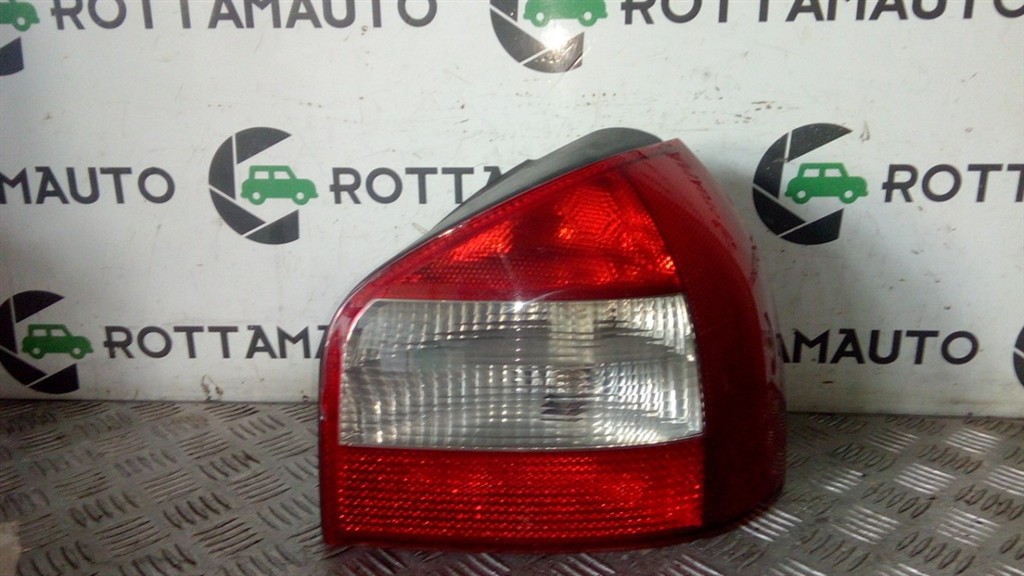 Fanale Post. Destro 8L0945096B Usato