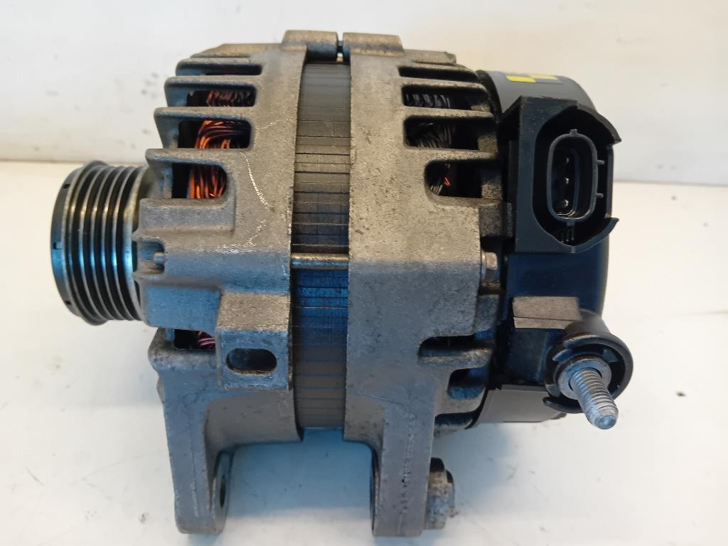 Alternatore 373002A850 Usato