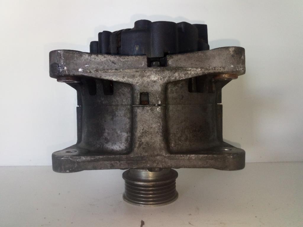 Alternatore 8200100907 Usato