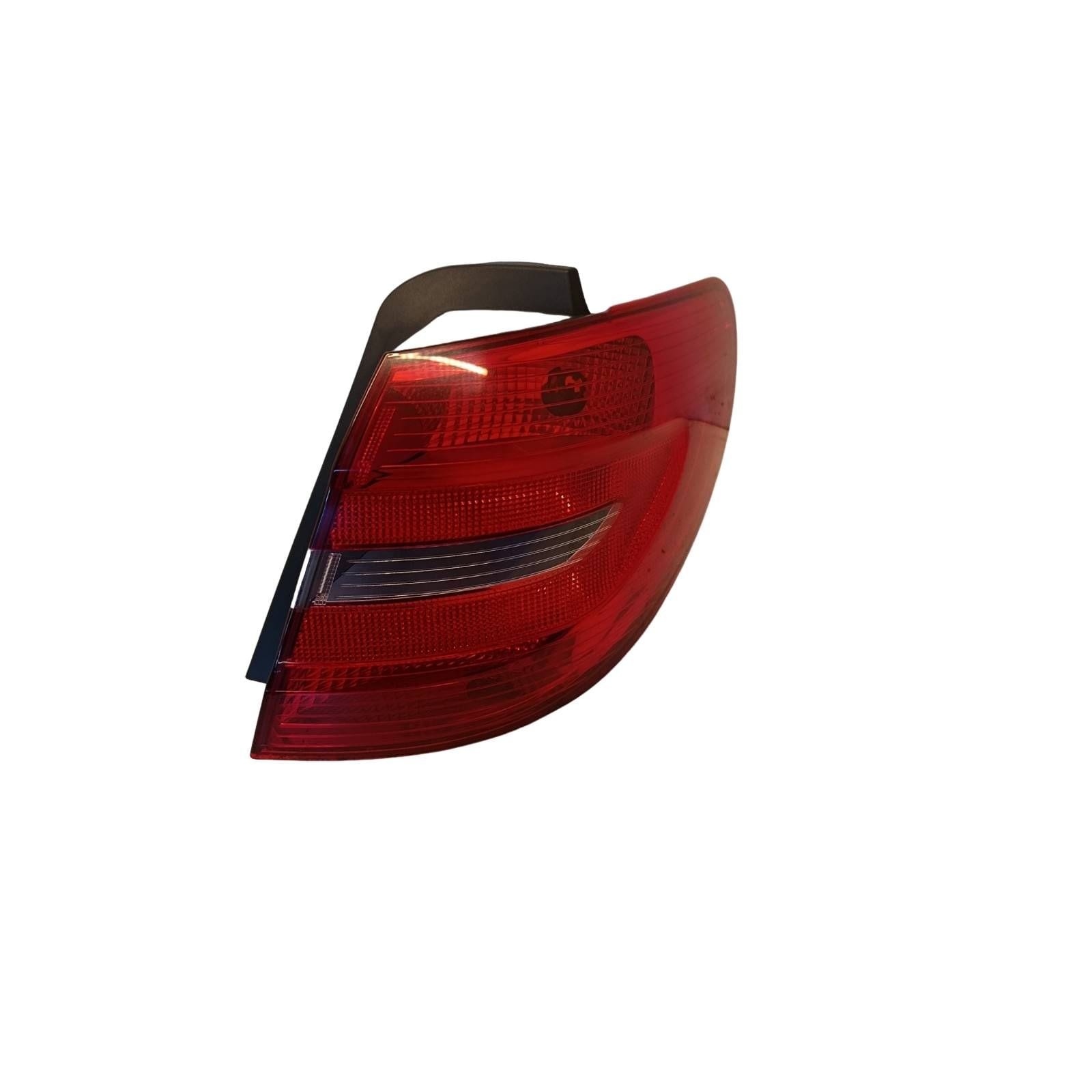 Fanale Post. Parte Est. Destro (Mercedes-benz) A2468200264 D5070 Usato