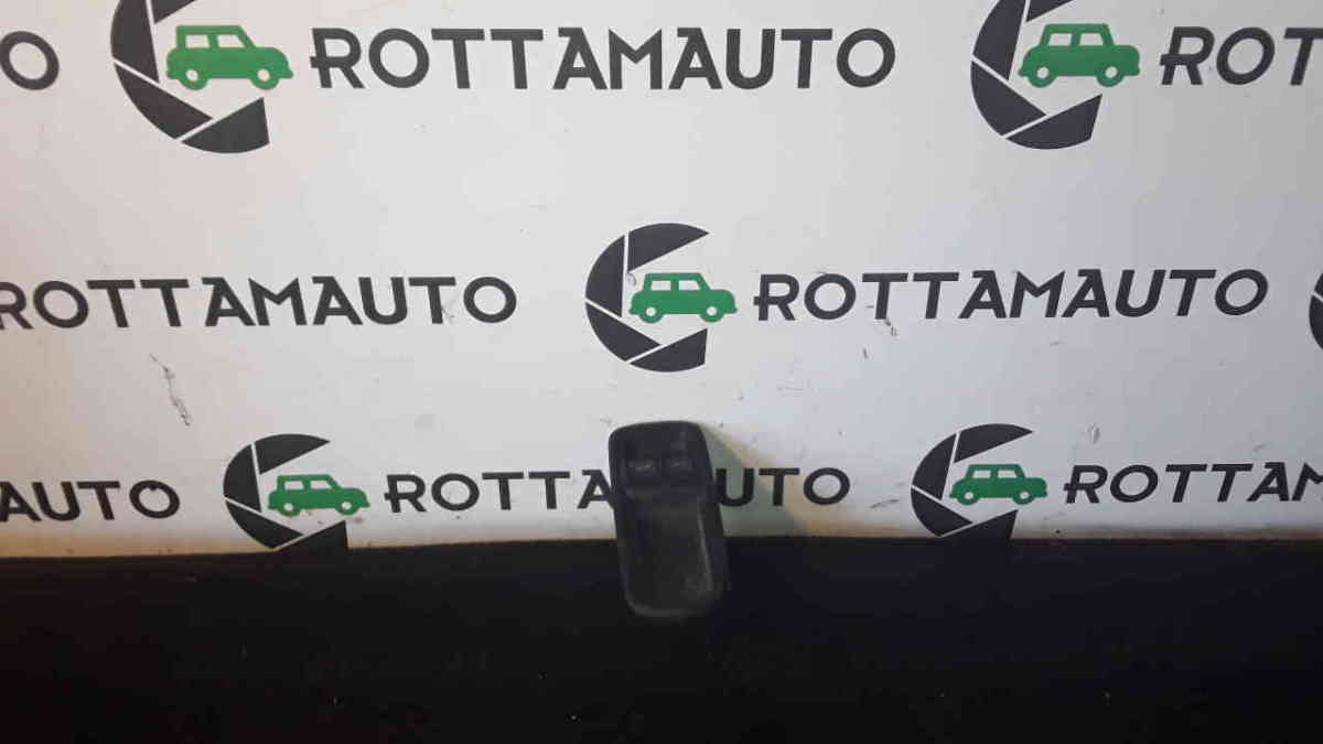 Blocco Comandi Alzacristalli Sinistro 8A6T - Usato
