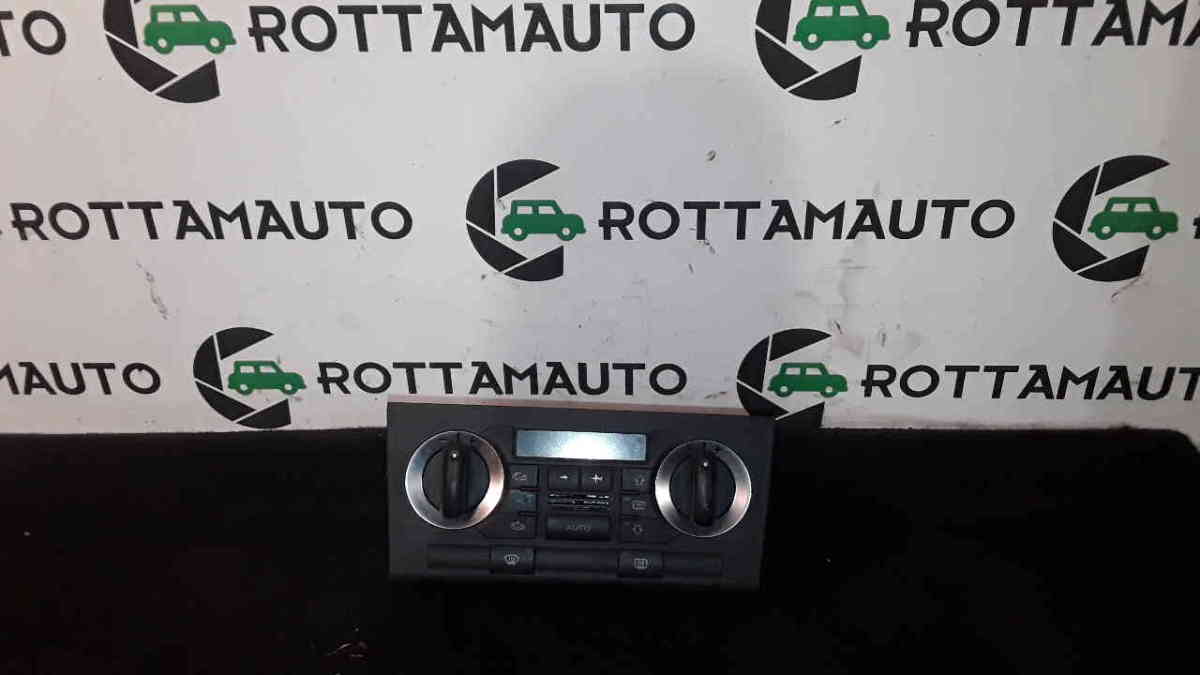 Blocco Comando Climatizzazione 8P0 820 Usato