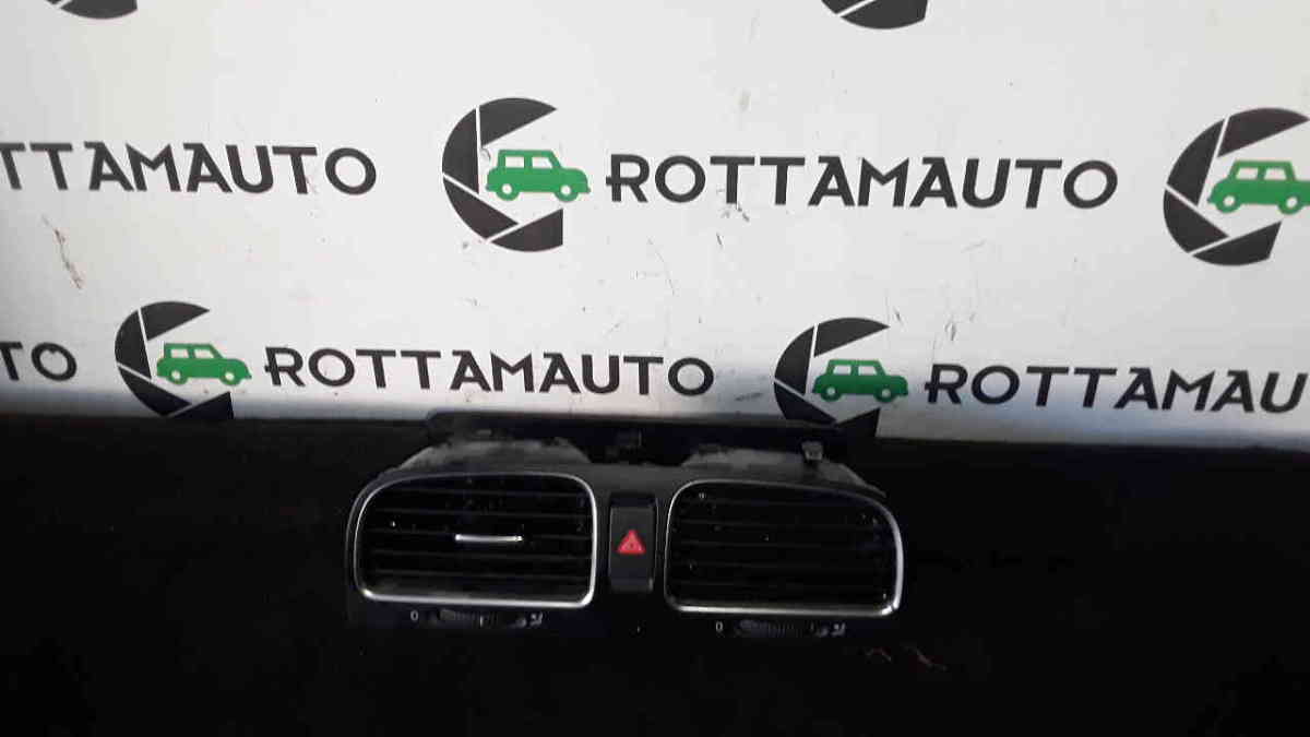 bocchetta aria centr. cruscotto - Immagine 1 di 4