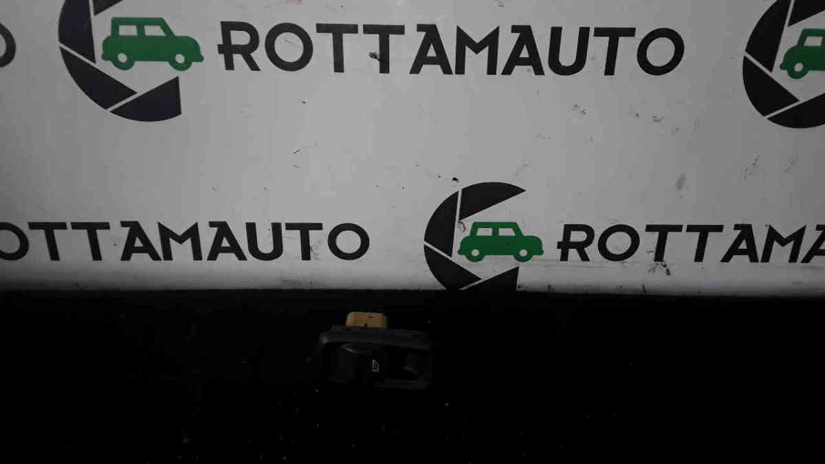 Interruttore Alzacristalli Porta Post. Destro FORD 8A6T-14529-AB Usato