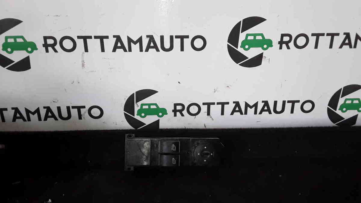 Blocco Comandi Alzacristalli Sinistro 3m5t 14529 Usato