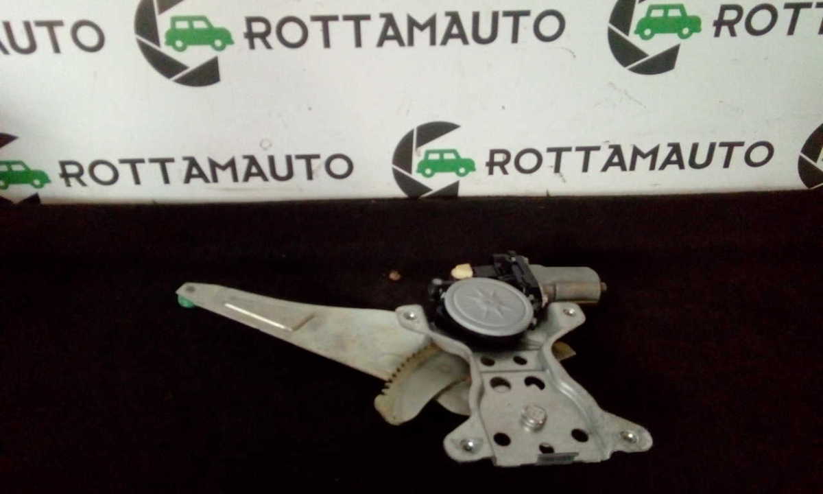 Alzacristallo Porta Post. Destro 83530 79J00 Usato