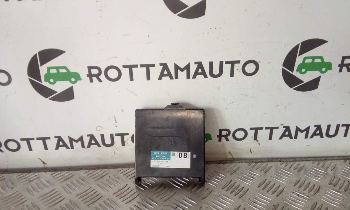 Body Computer TOYOTA B89221 Usato