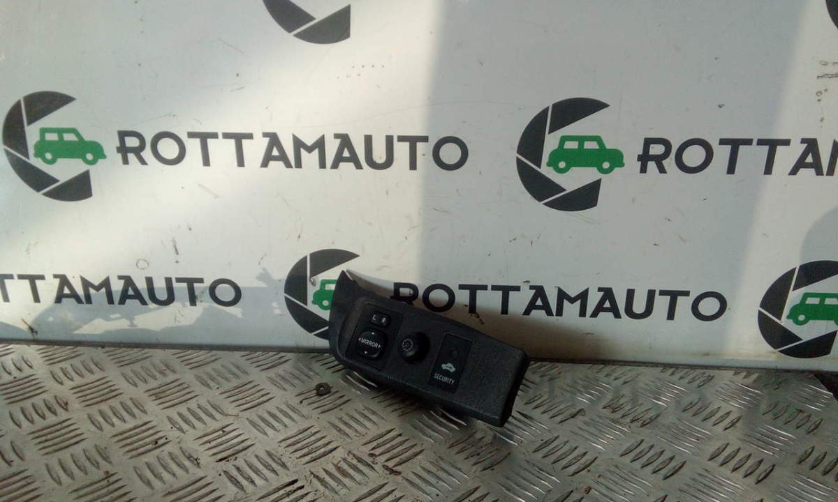 Interruttore regolazione retrovisore est. - Immagine 1 di 5