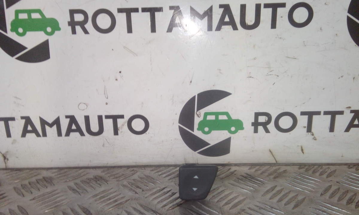 blocco comandi alzacristalli destro - Immagine 1 di 4