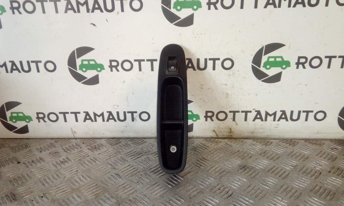 blocco comandi alzacristalli destro - Immagine 1 di 3