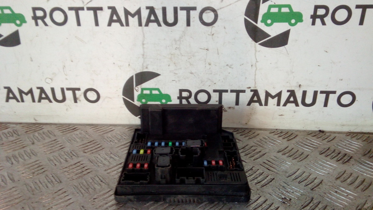 Scatola Fusibili 284B7JD02A 518975032 Usato