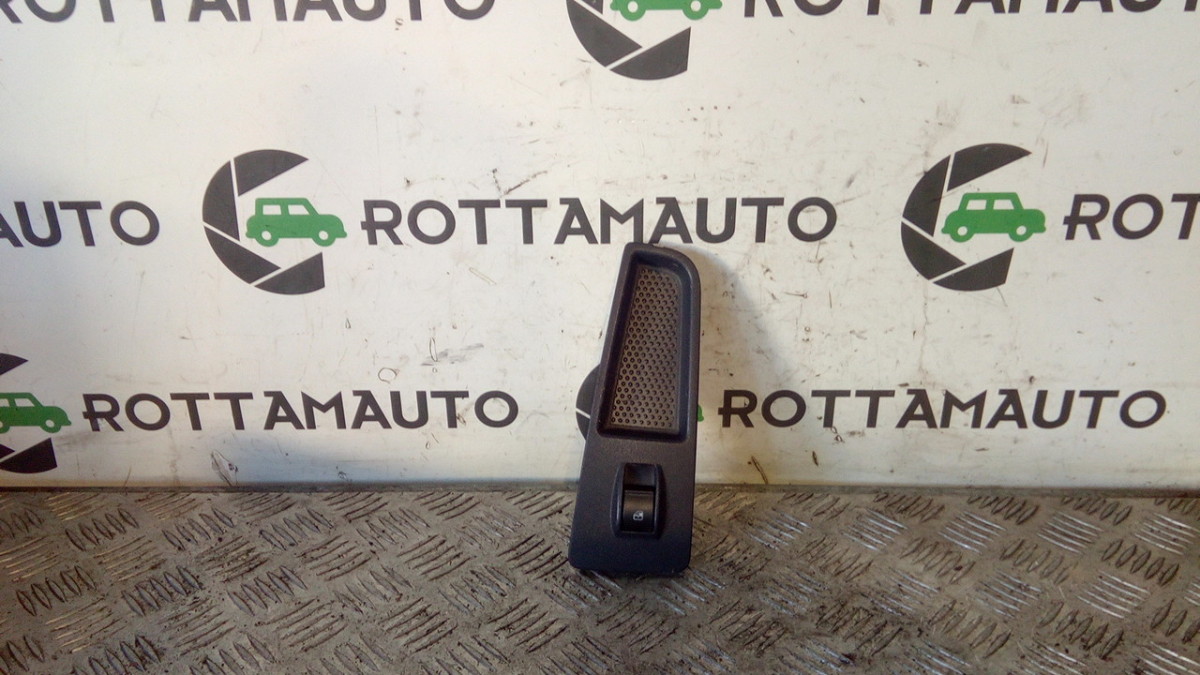 Interruttore alzacristalli porta post. Destro - Immagine 1 di 4