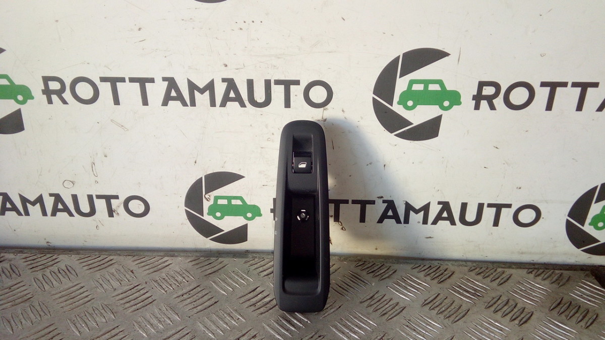 Interruttore alzacristalli porta post. Destro - Immagine 1 di 4