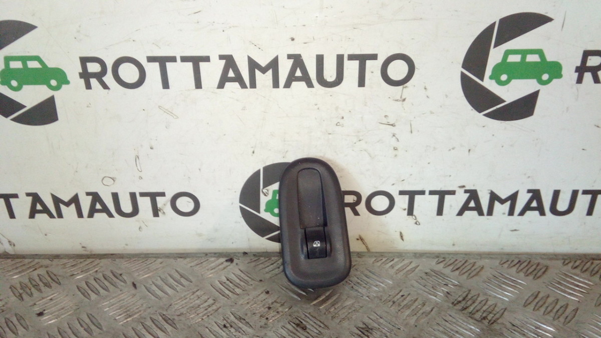 blocco comandi alzacristalli destro - Immagine 1 di 3