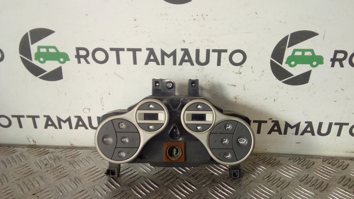 Blocco Comando Climatizzazione 735369906 A83005500B Usato