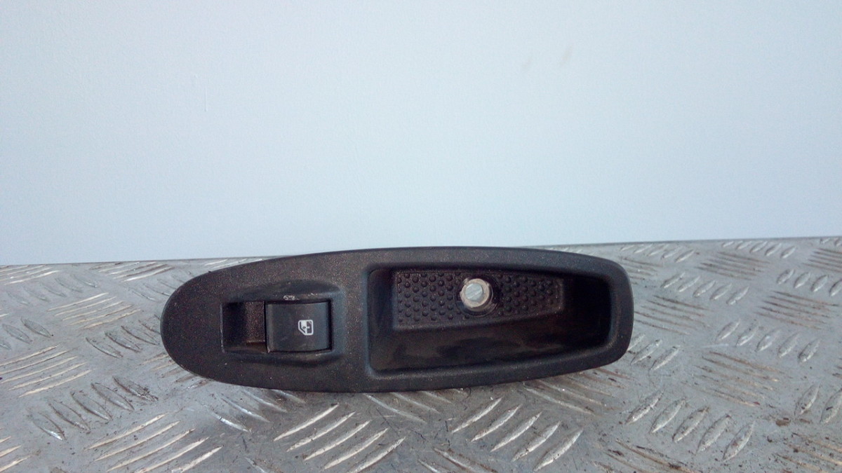 Interruttore Alzacristalli Porta Post. Destro 735531348 Usato