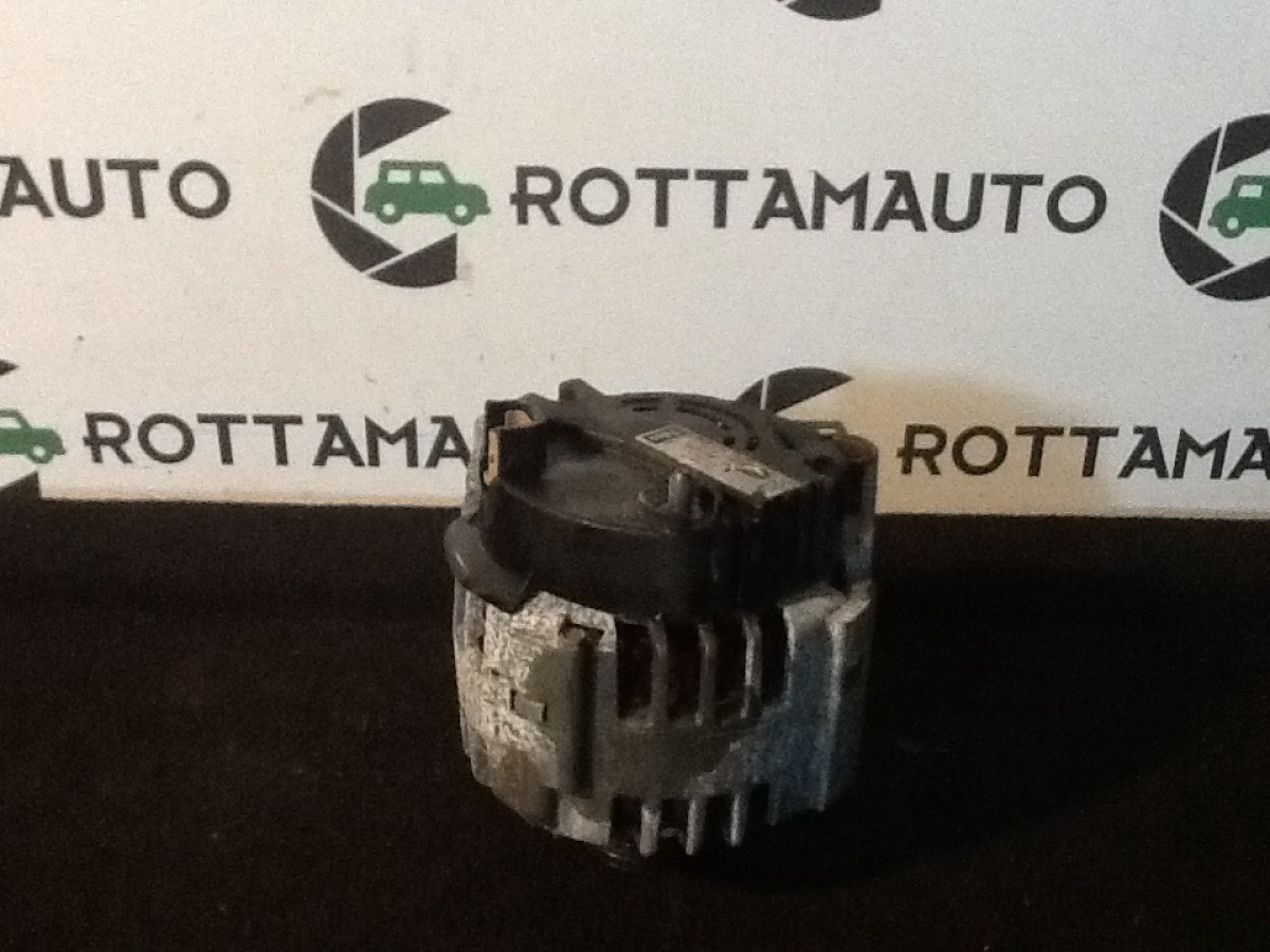 Alternatore VALEO 8200 Usato