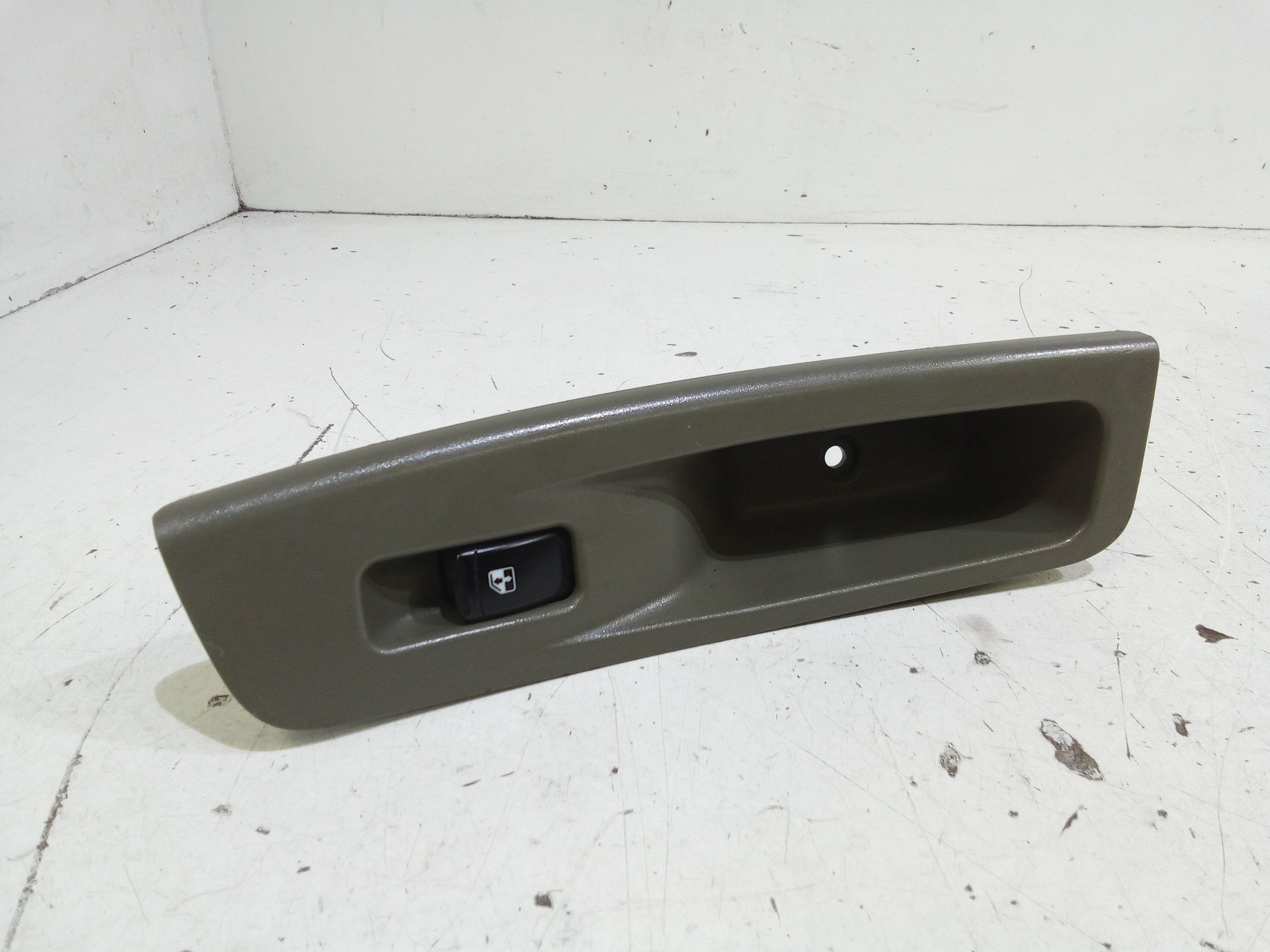 Interruttore Alzacristalli Porta Post. Sinistro 96417456 Usato