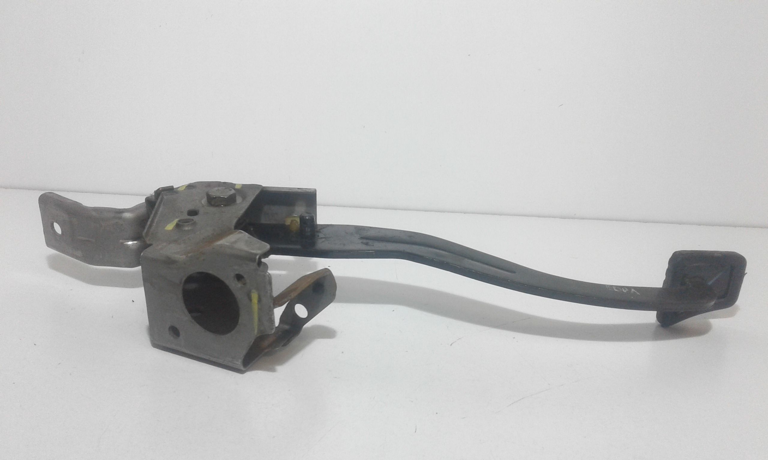 Pedale Frizione 328021J100 Usato