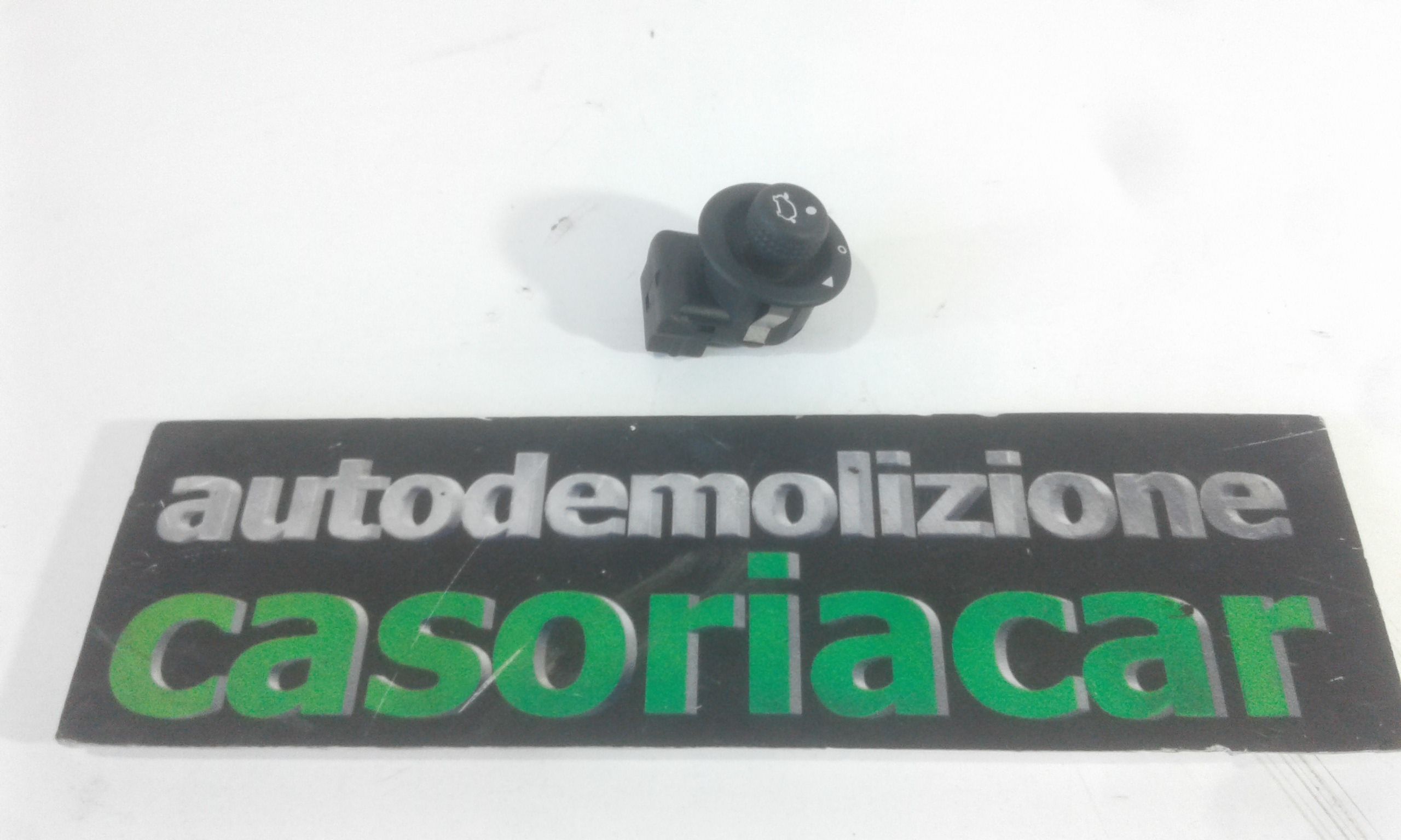 Interruttore regolazione retrovisore est. - Immagine 1 di 3