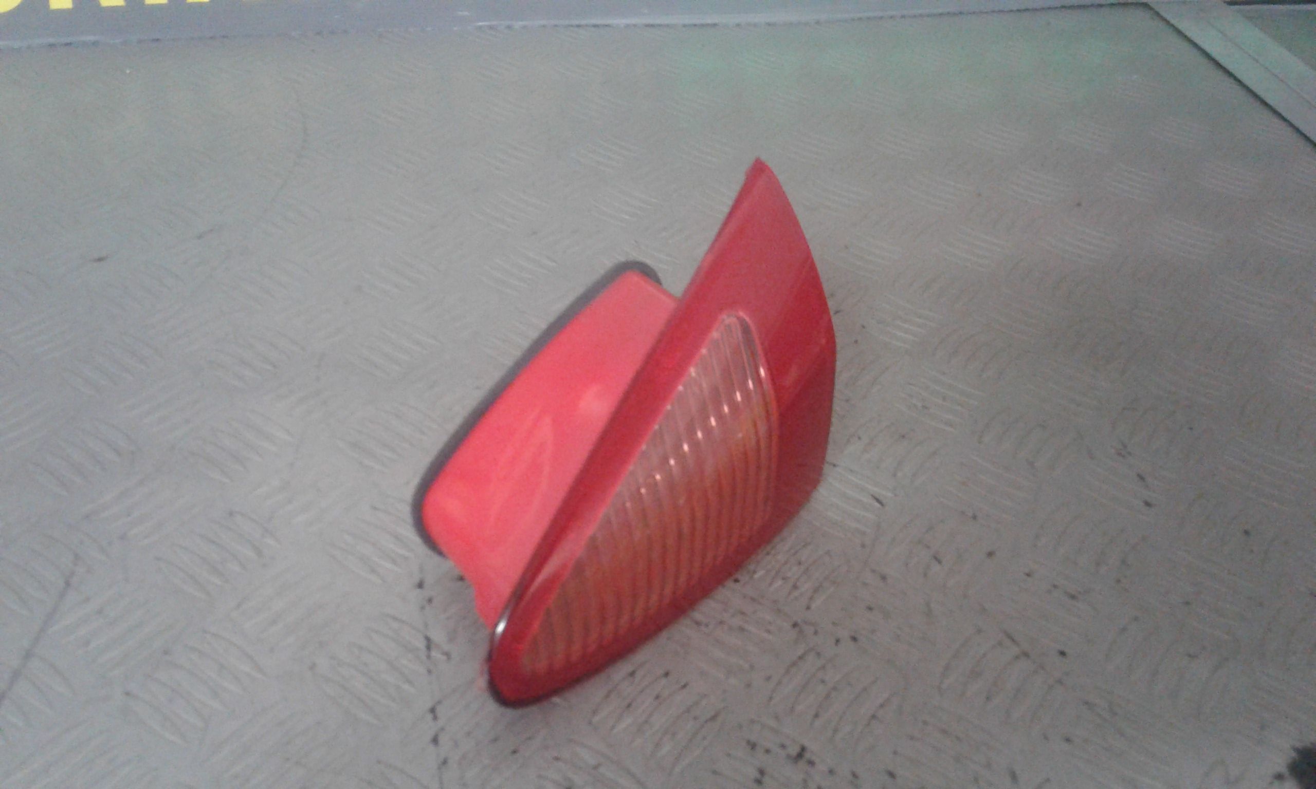 fanale stop supplementare destro - Immagine 1 di 3