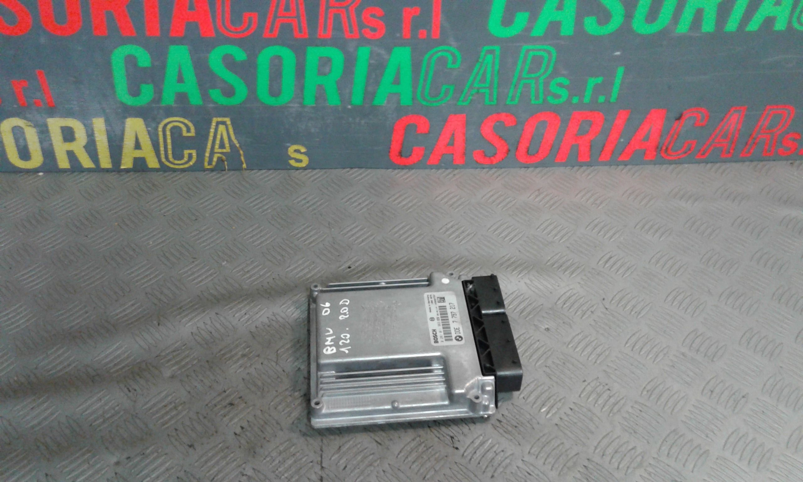 Centralina Iniezione (Bosch) 12147568427 0281011963 Usato