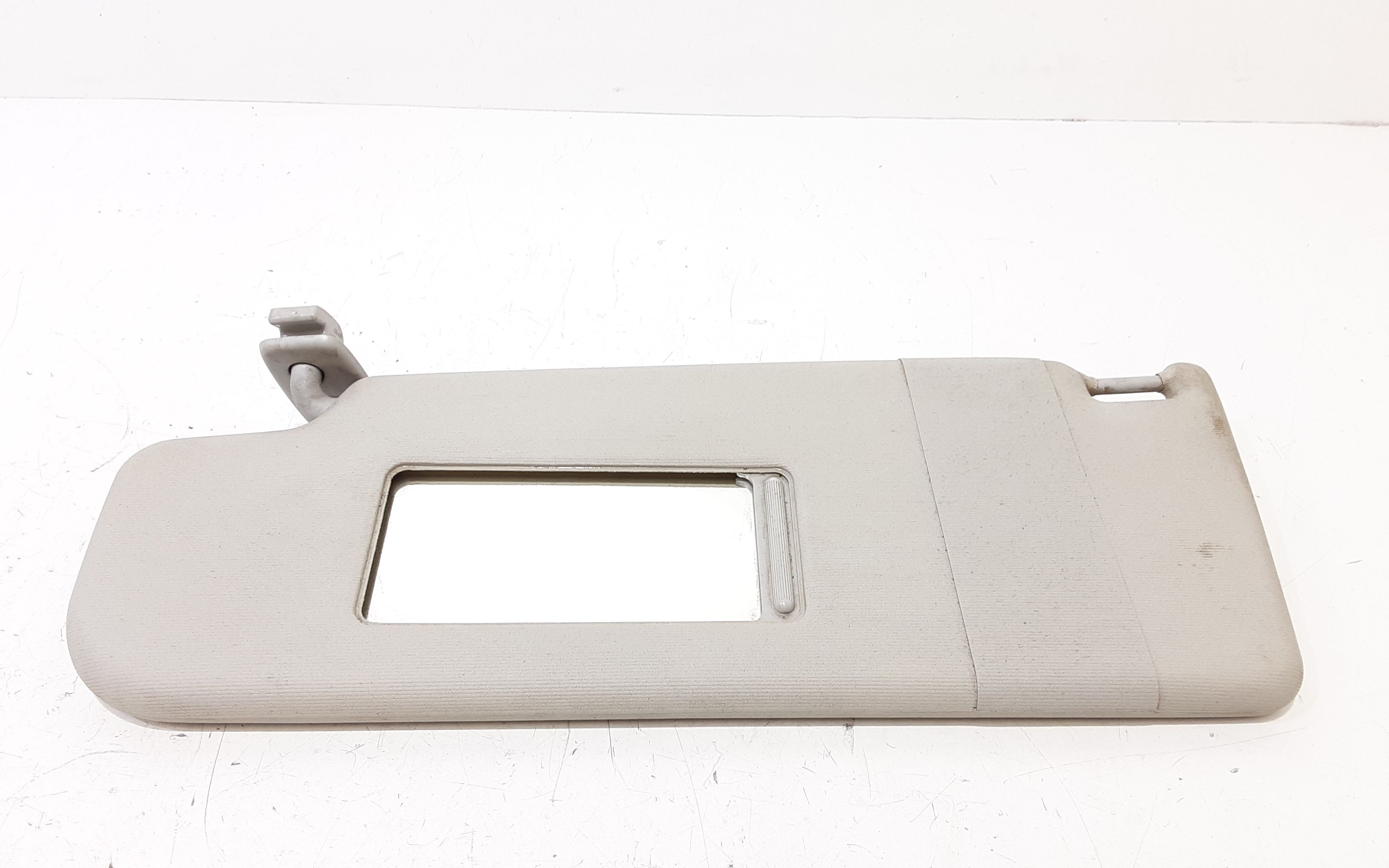 Aletta Parasole Parabrezza Sinistro 1K0857551N2F4 Usato