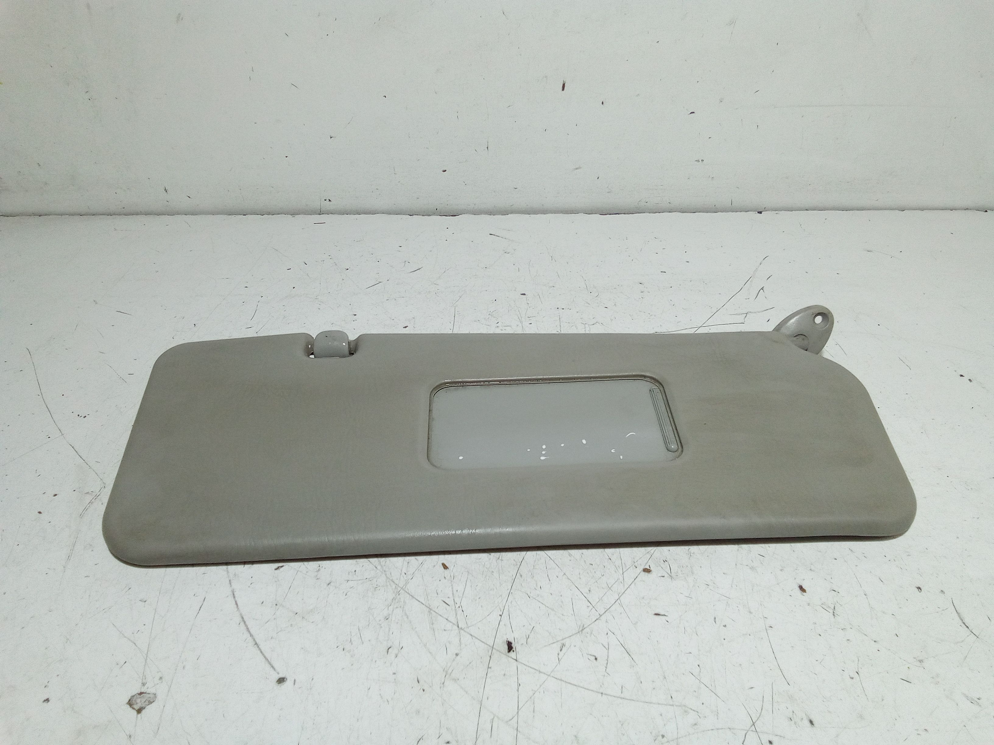Aletta Parasole Parabrezza Destro 8480183E516GS Usato
