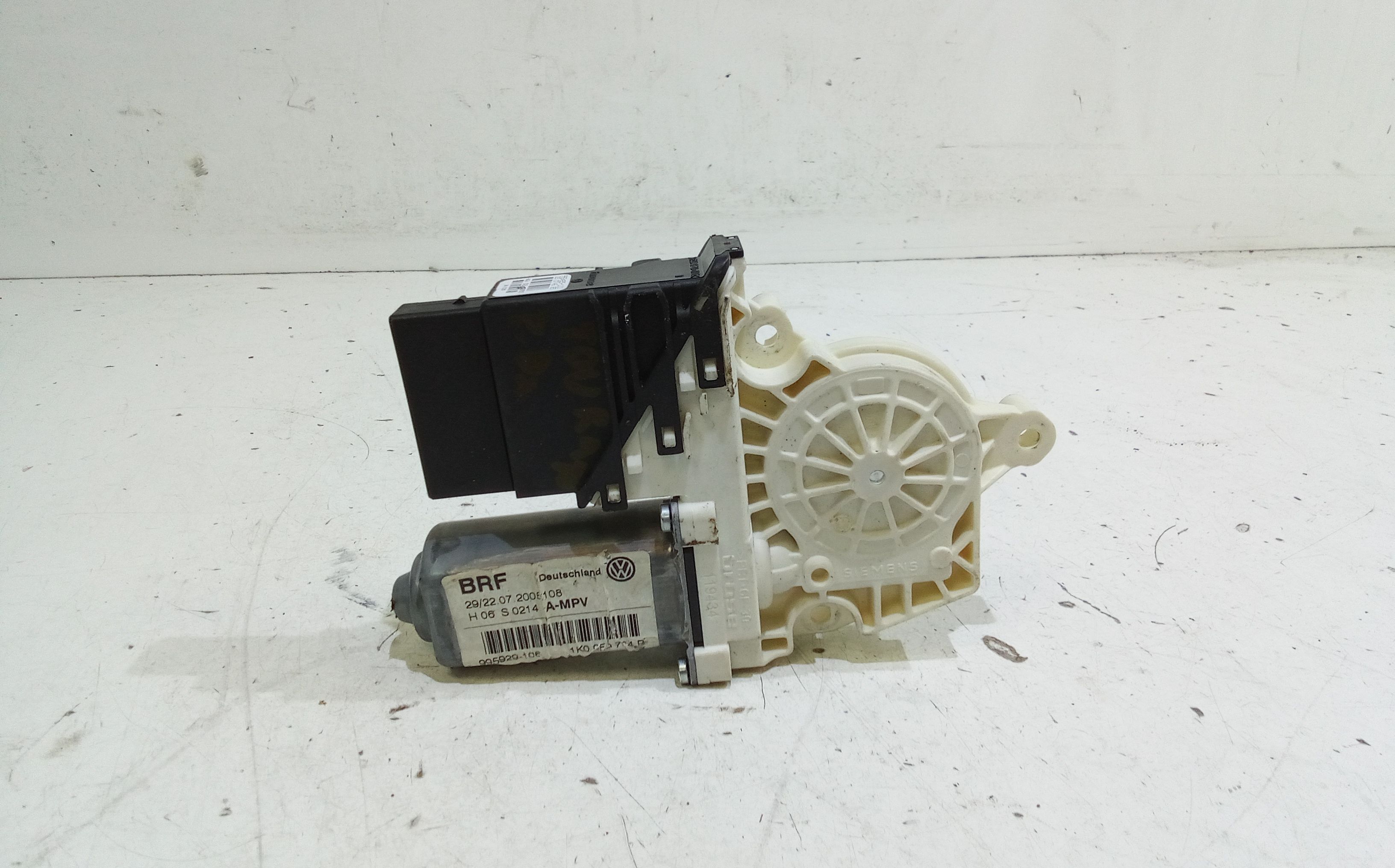 Motorino alzacristallo porta post. Destro - Immagine 1 di 5