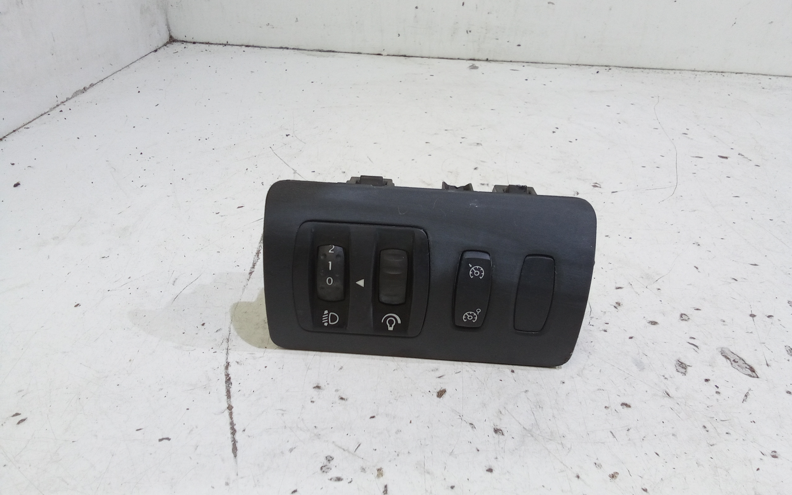 Interruttore blocco comando luci - Immagine 1 di 3