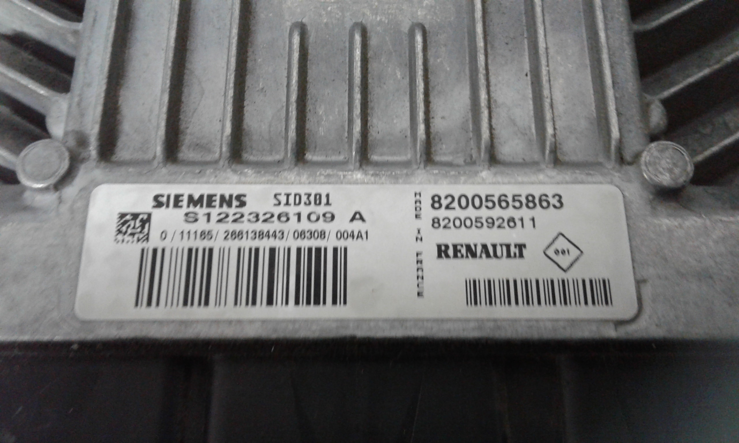 Centralina Iniezione (Siemens Renault) 8200321263 S122326109A Usato