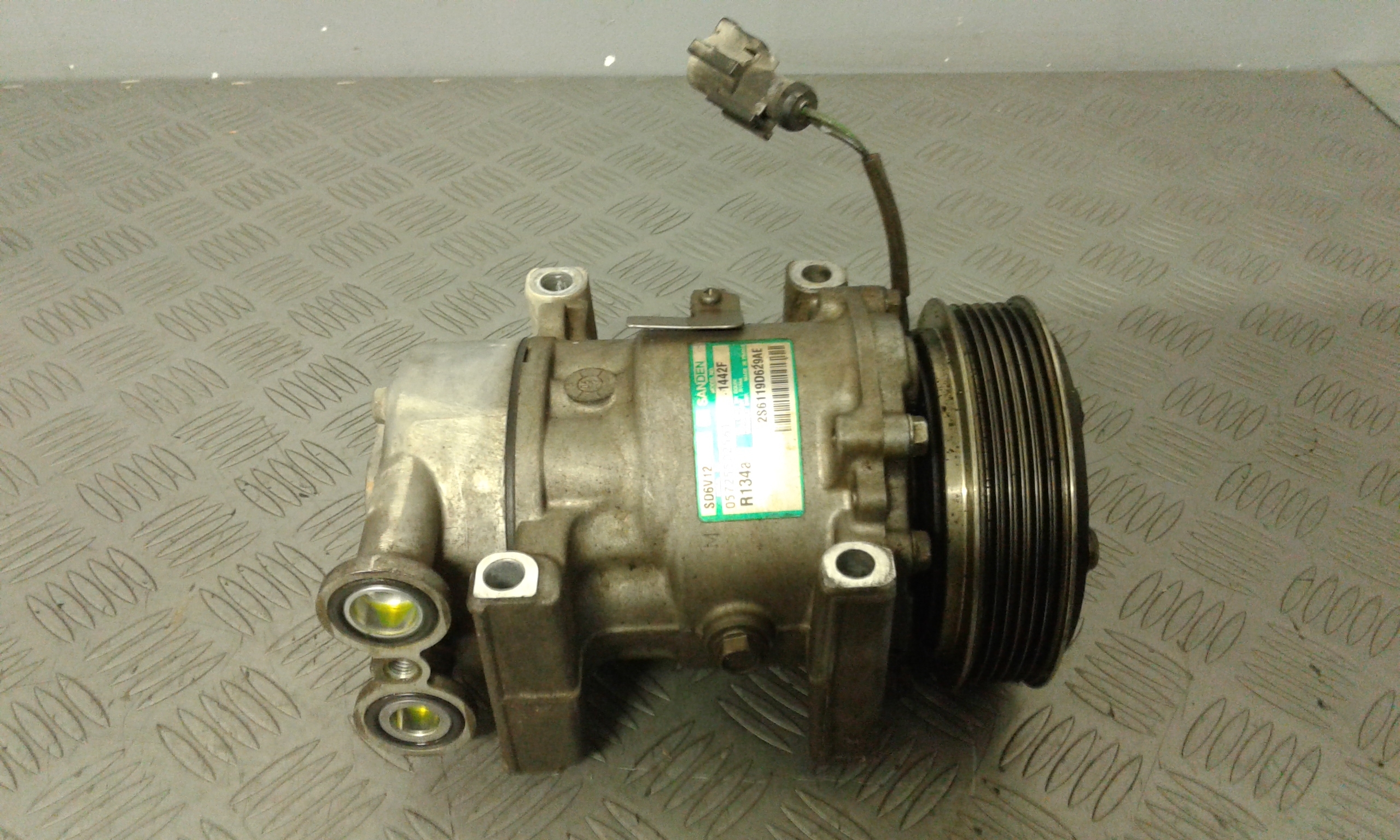 Compressore A/c 4588121 Usato