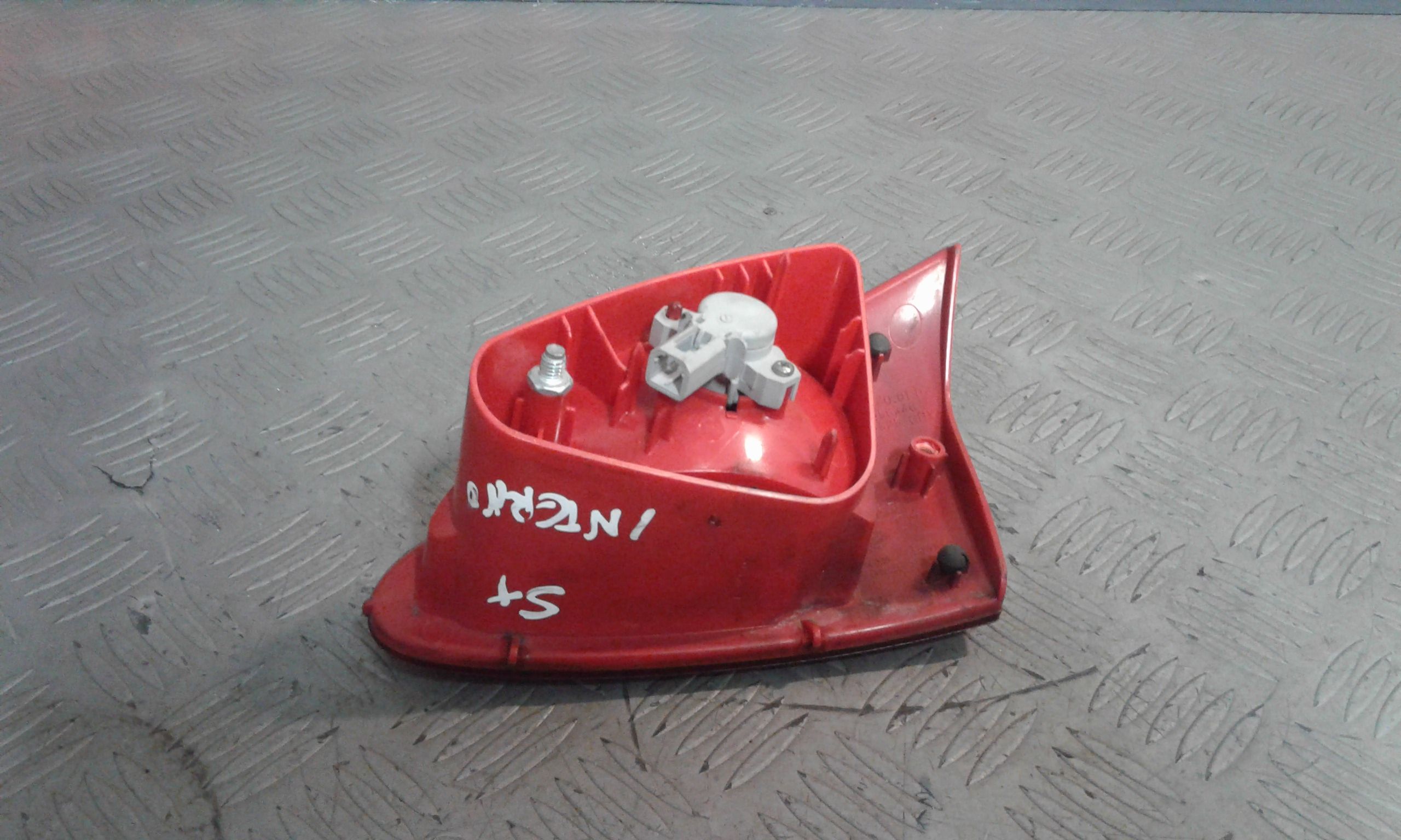 fanale stop supplementare sinistro - Immagine 1 di 3