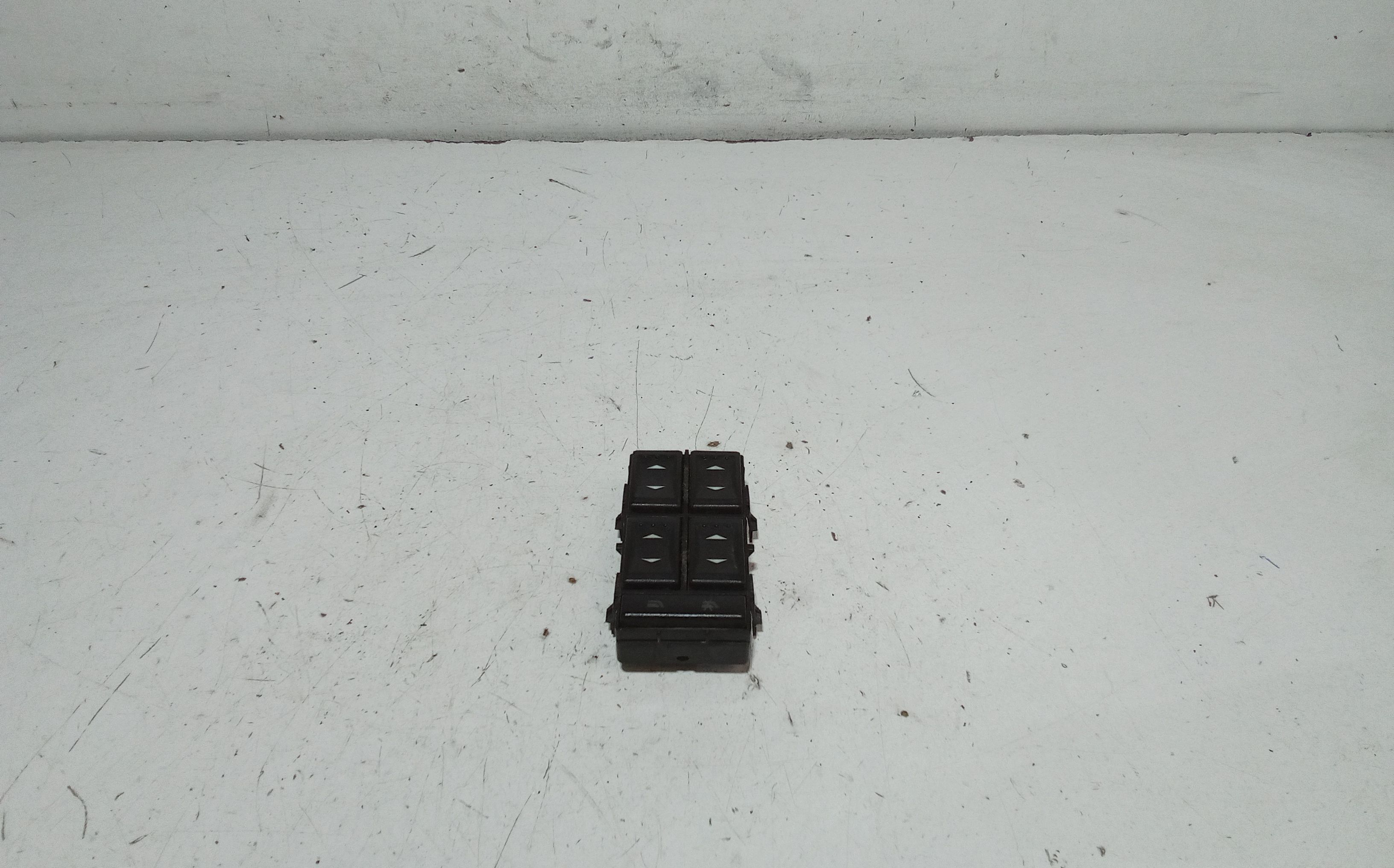 Interruttore alzacristalli porta ant. Sinistro - Immagine 1 di 4