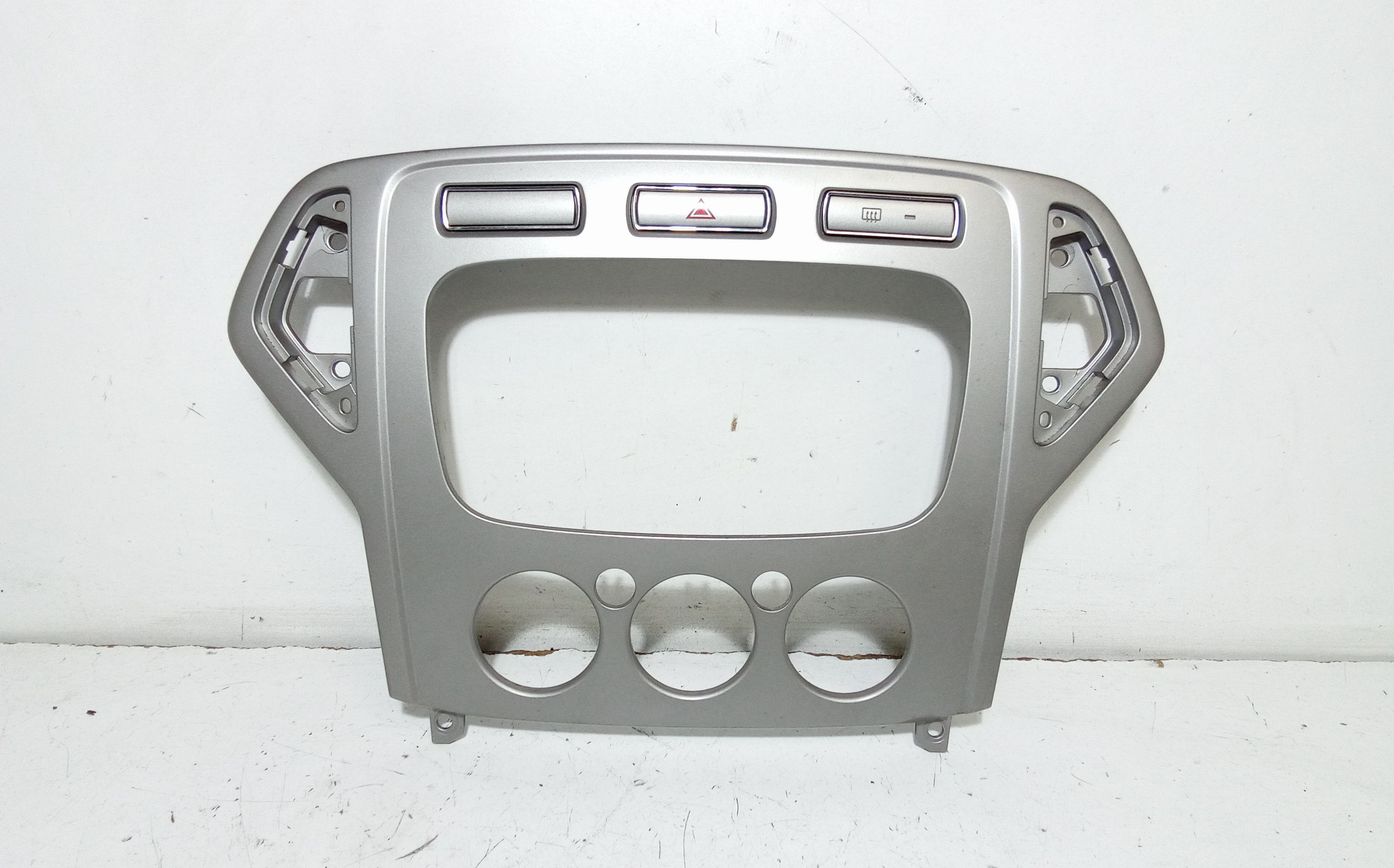 Rivestimento centr. Cruscotto, Mascherina portastrumenti centr. Cruscotto - Immagine 1 di 4