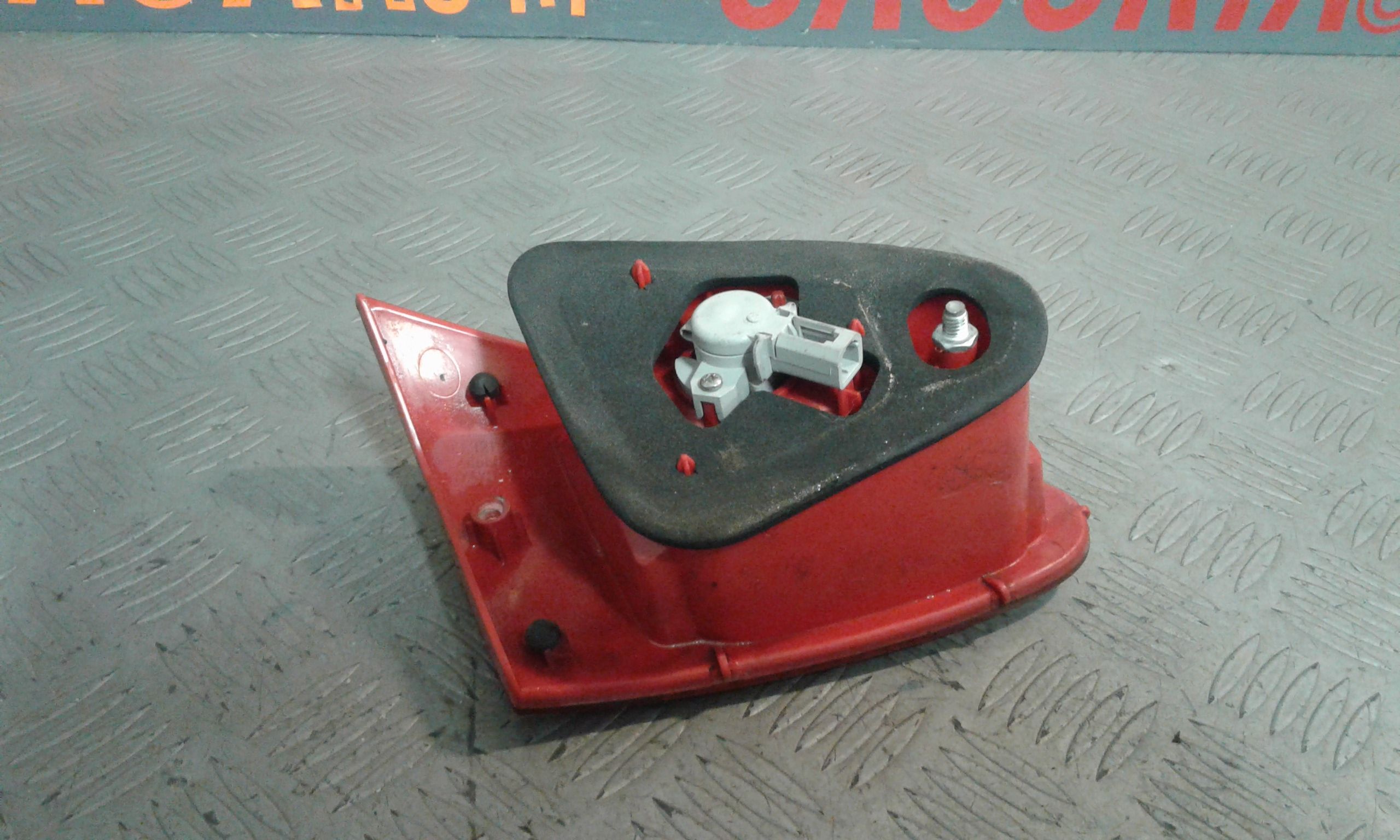 fanale stop supplementare destro - Immagine 1 di 3