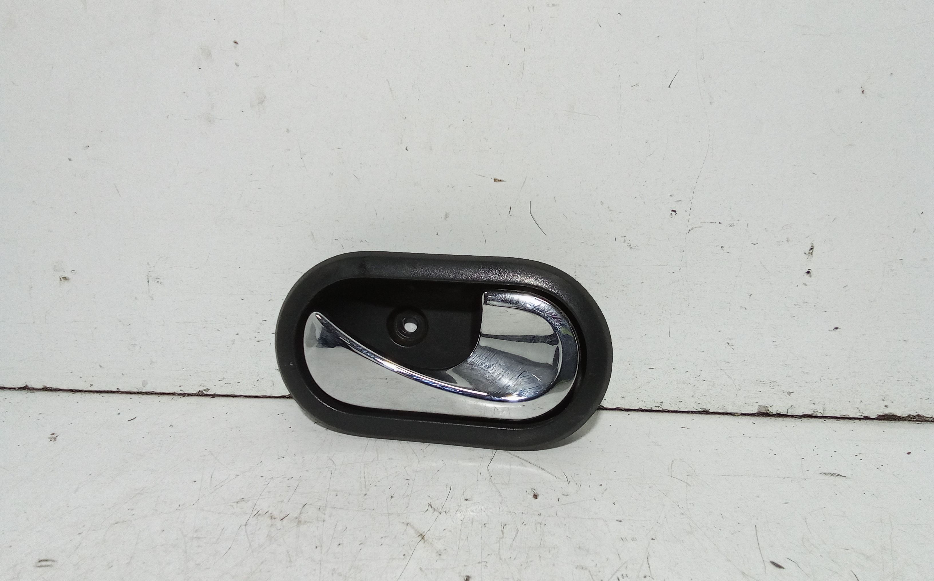 Maniglia Int. Apertura Porta Post. Destro 806701730R Usato