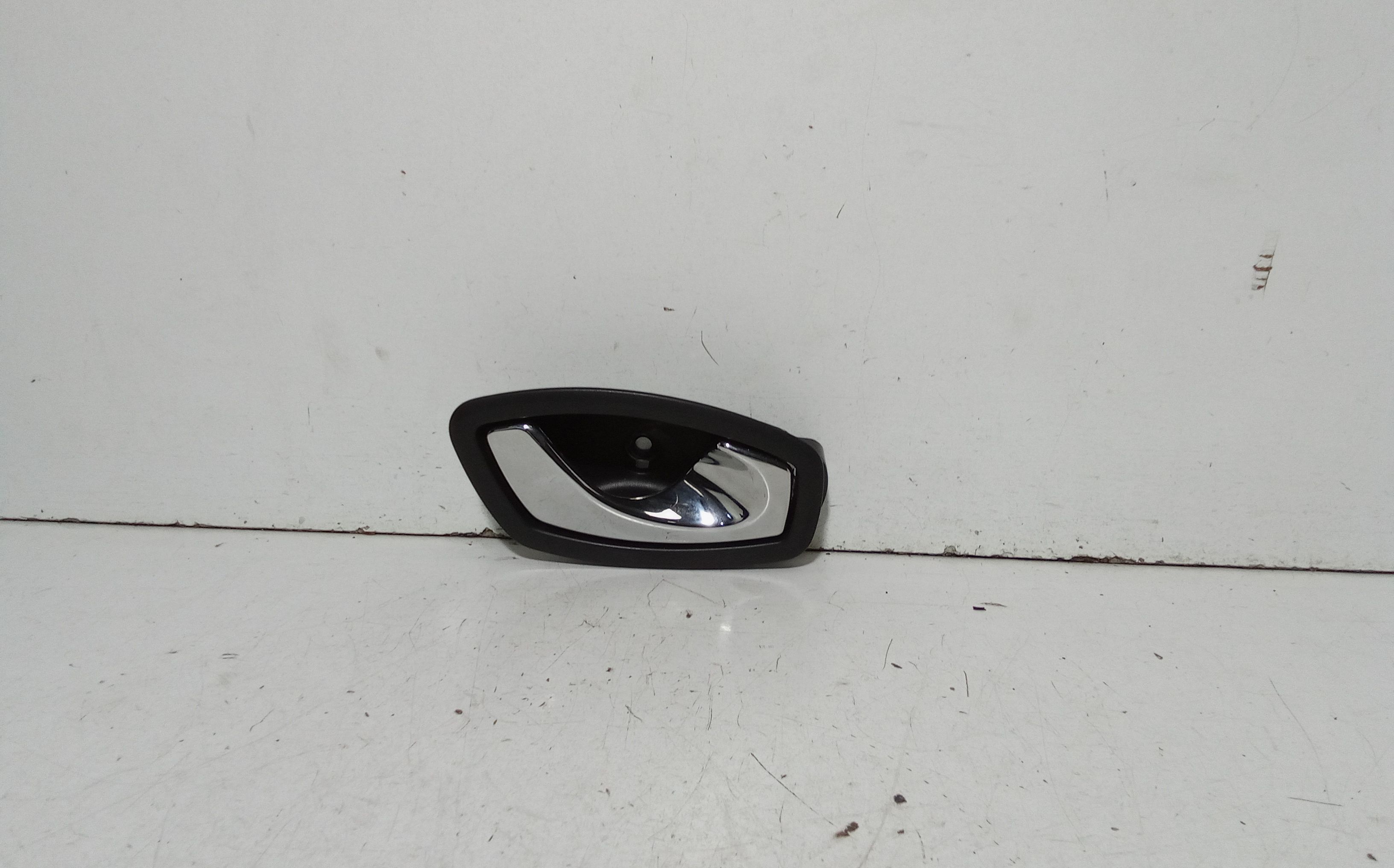 Maniglia Int. Apertura Porta Post. Destro 806701025R Usato