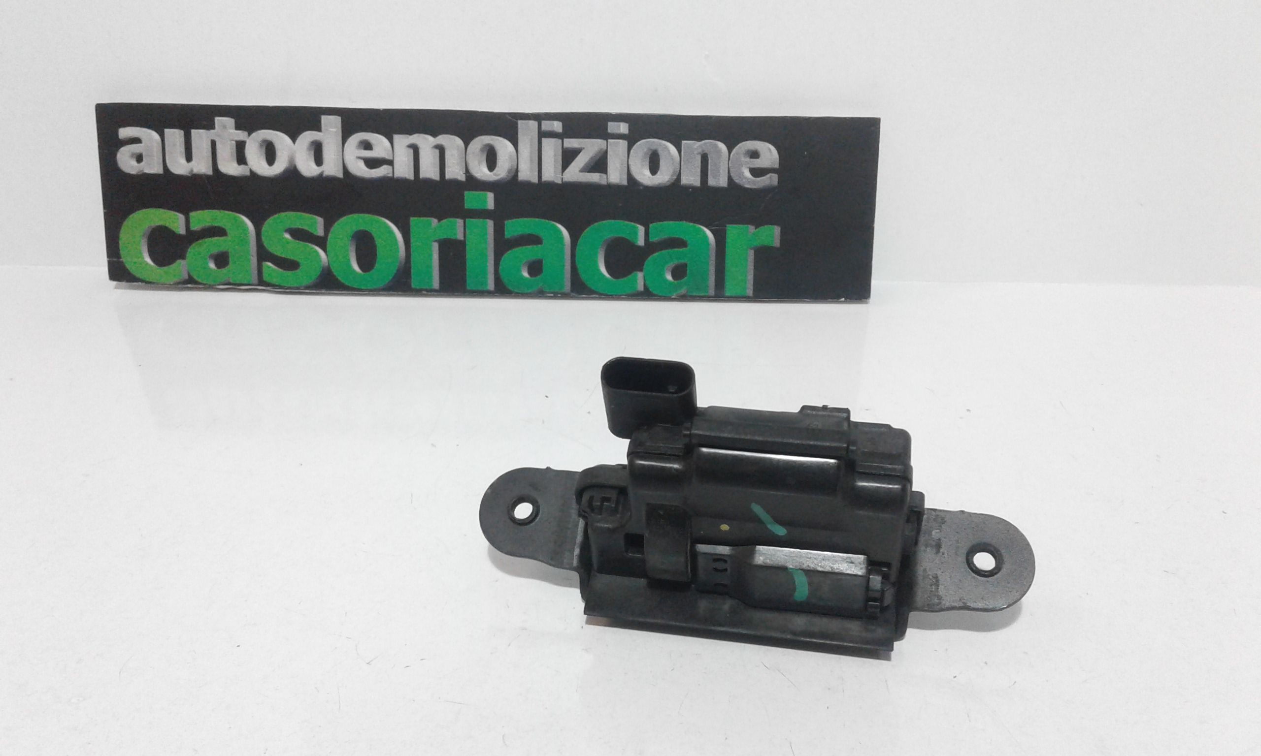 serratura cofano post. - Immagine 1 di 3