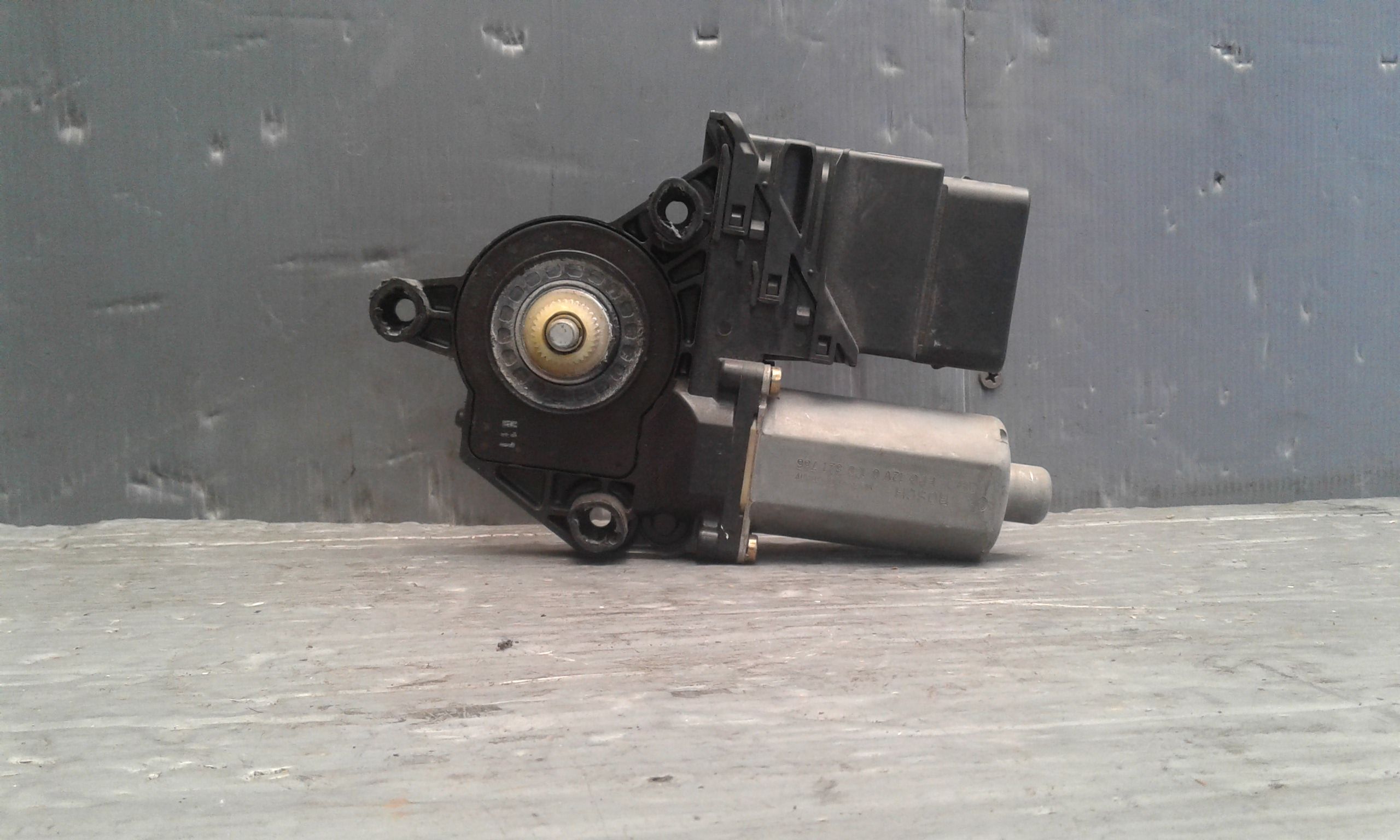 Motorino alzacristallo porta post. Destro - Immagine 1 di 3