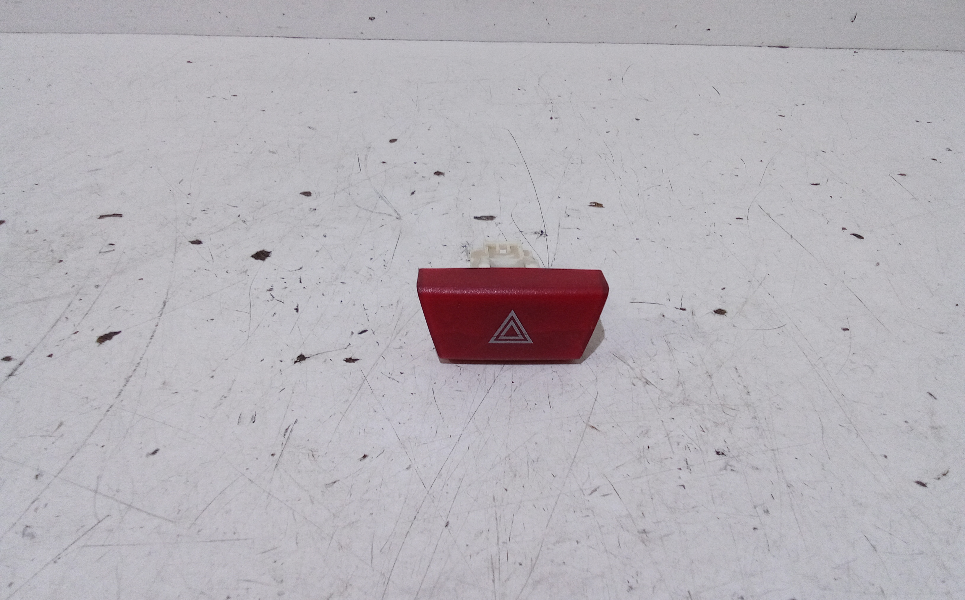Interruttore Luci Emergenza 843320H010 Usato